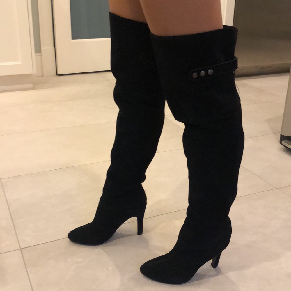 Over the Knee suede pointed toe heel. Size 6.5 - Picture 2 of 11